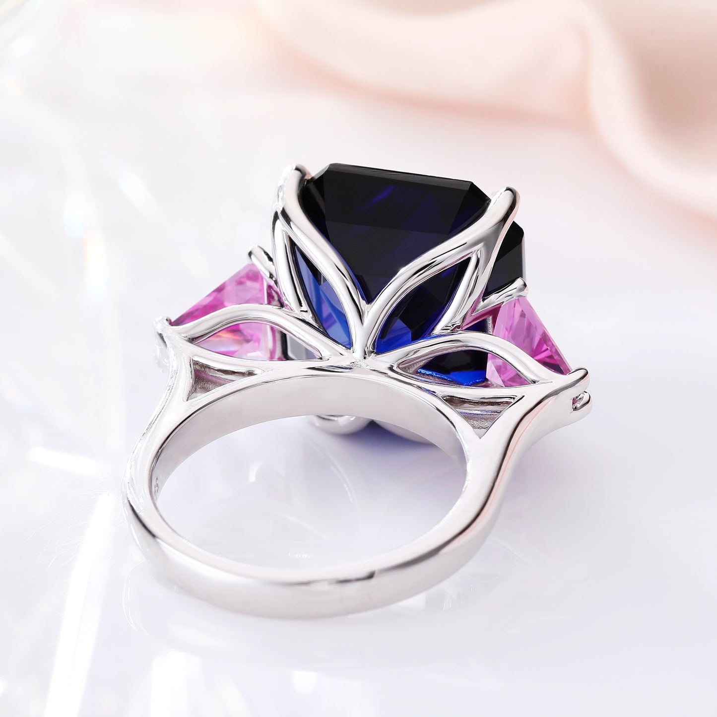 10 carats Asscher Cut Royal Blue & Vivid Purple Lab grown Sapphire Three Stone Engagement Ring gold